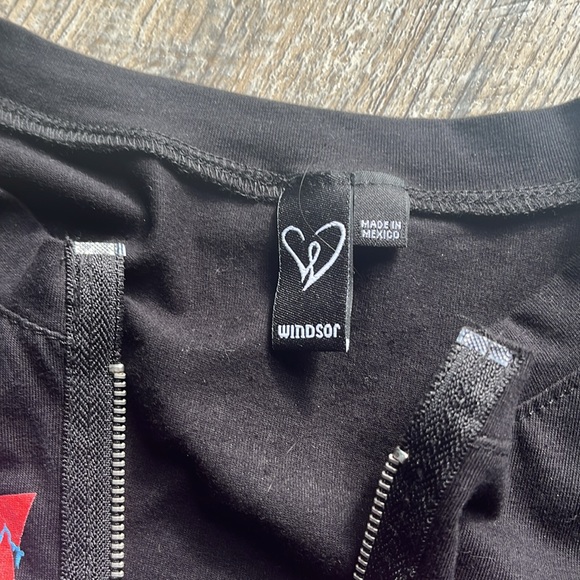 Windsor Store Graphic Tee - Picture 3 of 4